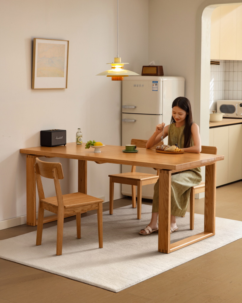 Sorelia Red Oak Dining Table Set