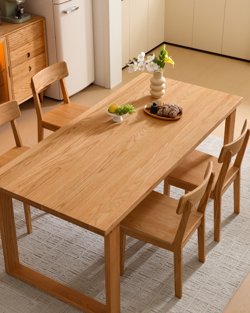 Sorelia Red Oak Dining Table Set