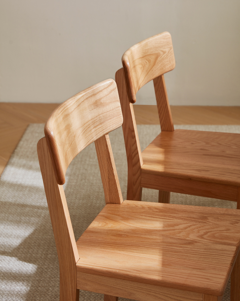 Sorelia Red Oak Dining Table Set