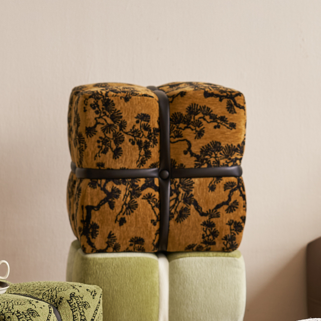 Levi Shoe Changing Stool