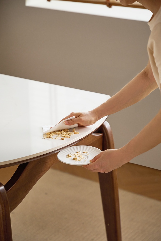 Nivora White Solid Wood Extendable Dining Table