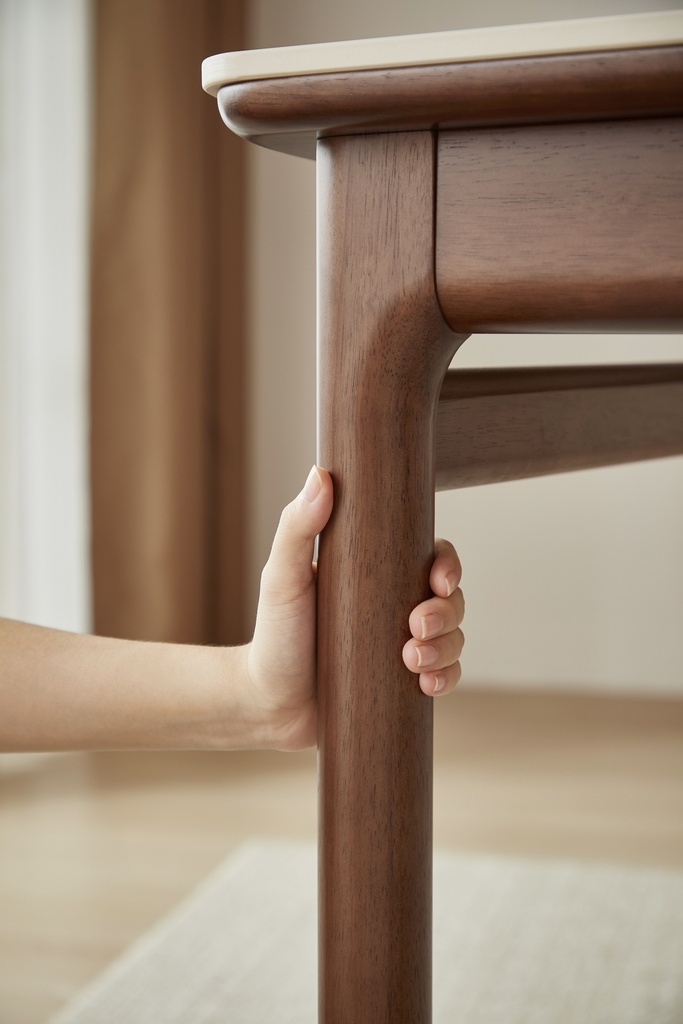 Euric Dining Table