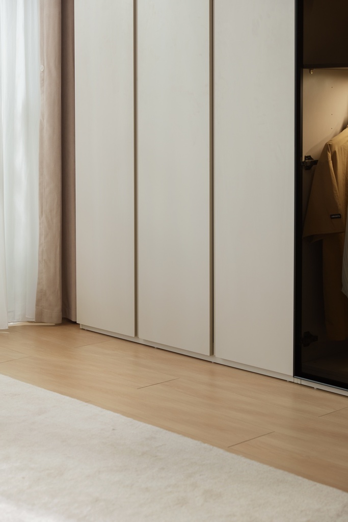 Falcon 3-Door Wardrobe