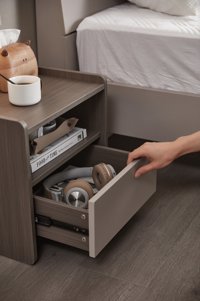 Minna Night Stand (Wood)