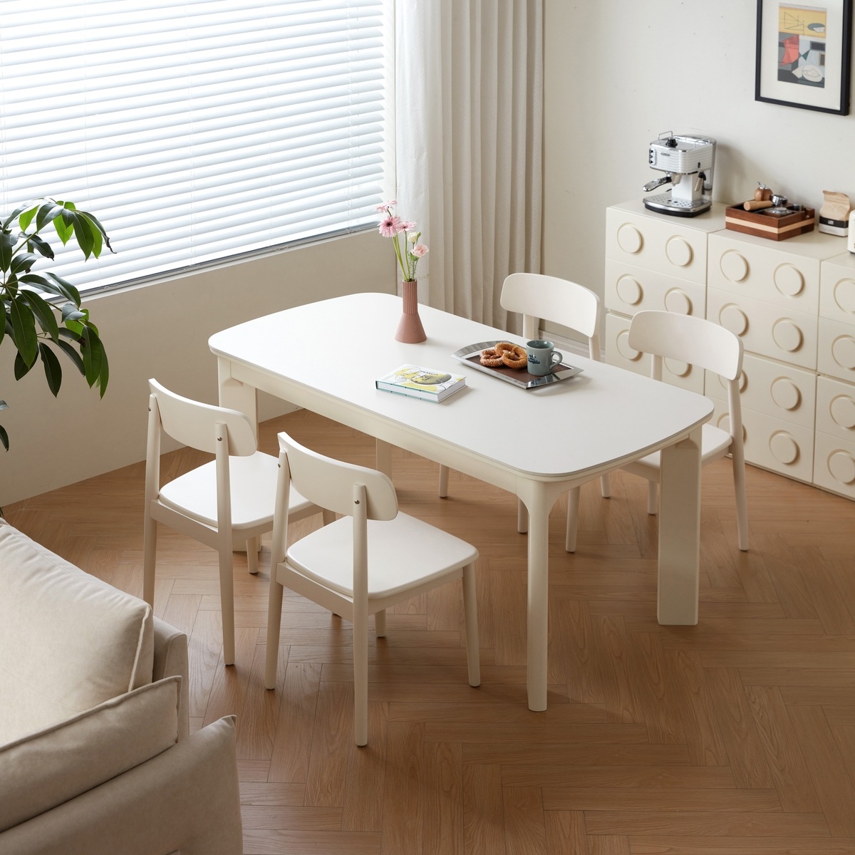Nyssara Dining Table