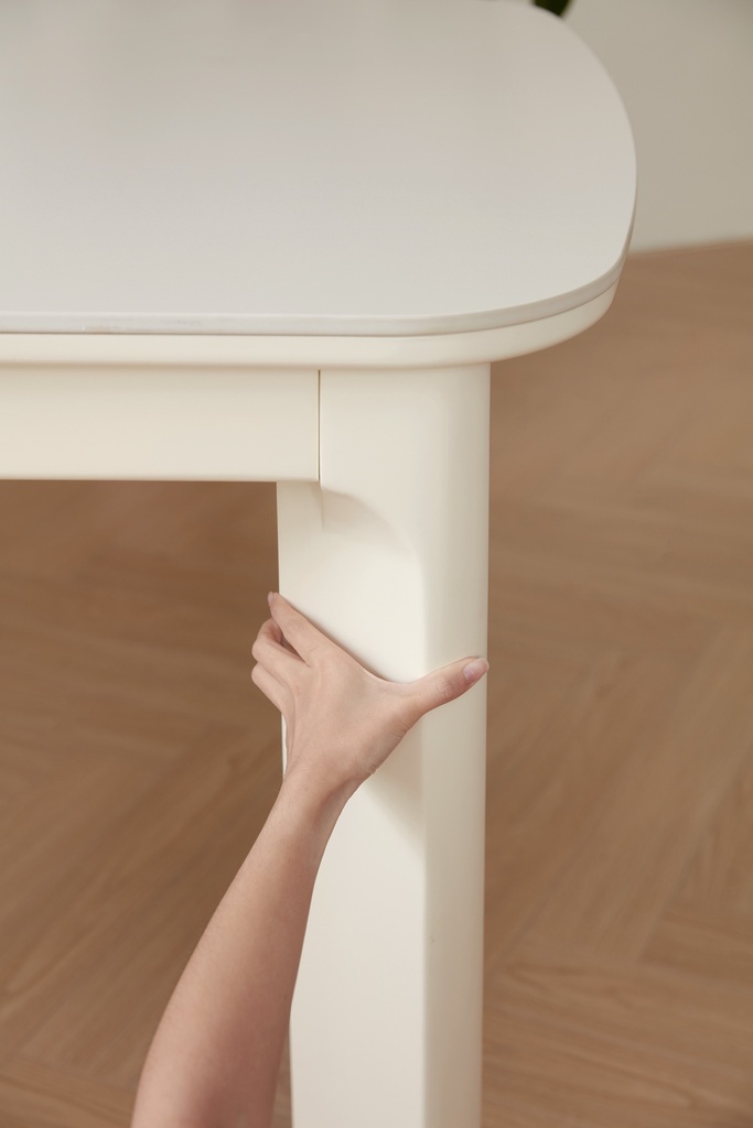 Nyssara Dining Table