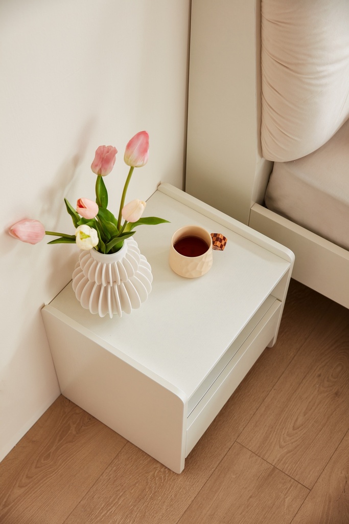 Pravincy Bedside Table