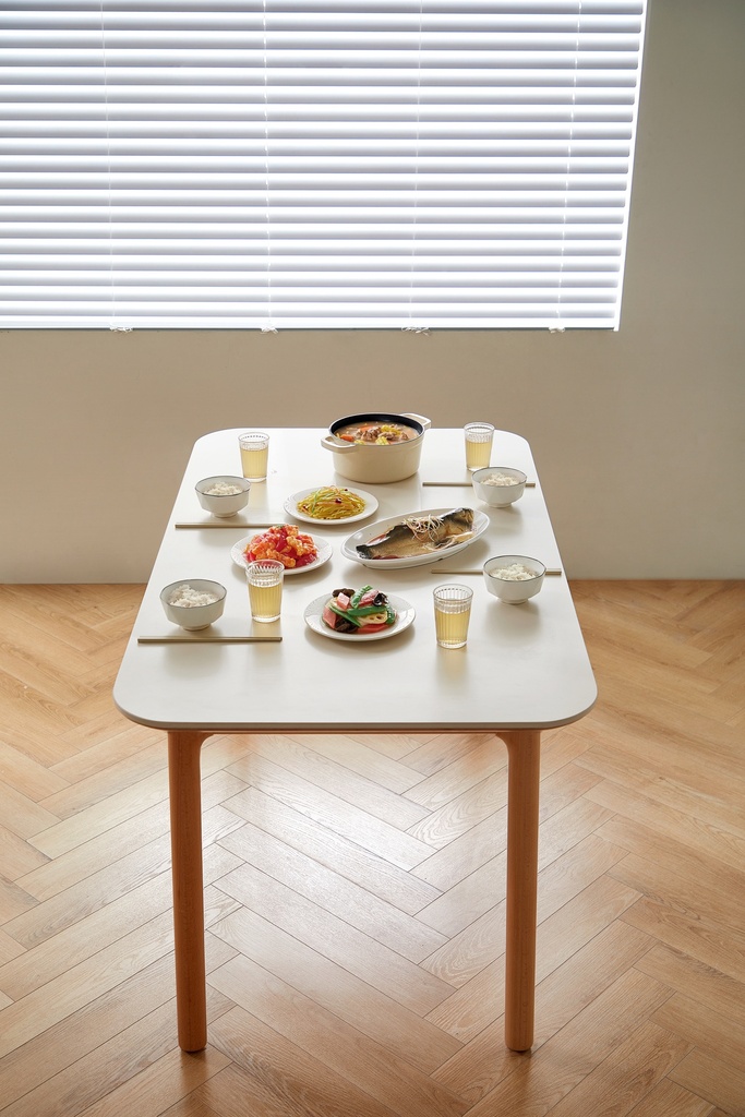 Orlisse Dining Table