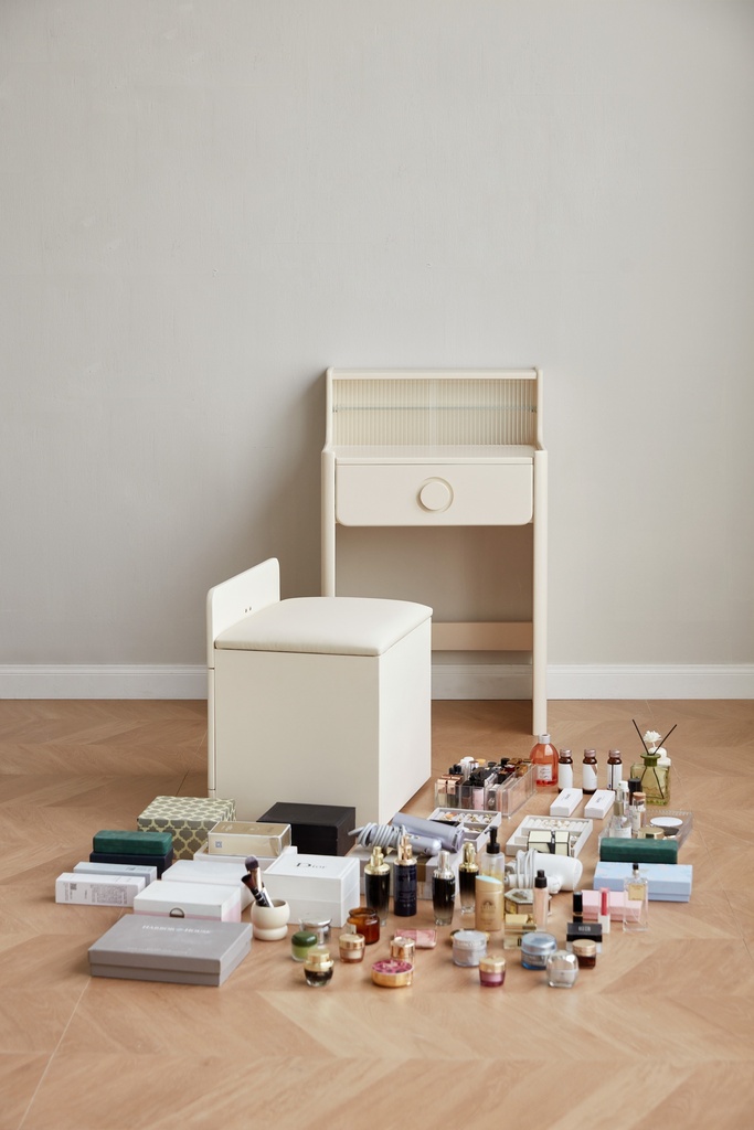 Nerilyn Dressing Table