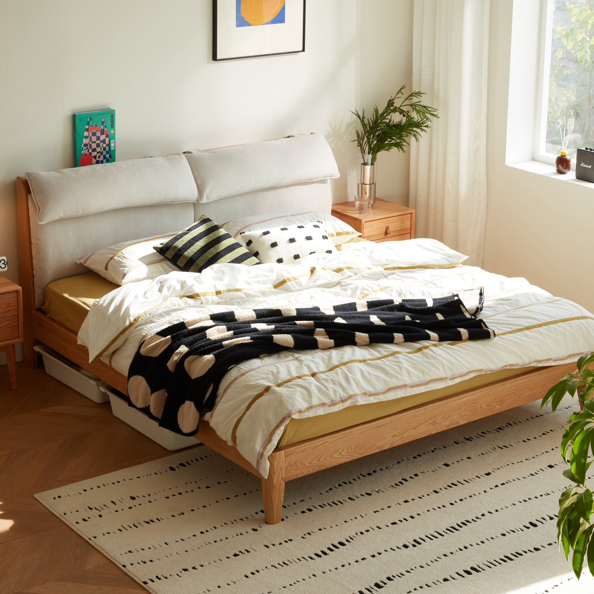 Nyrelle Wood Solid Wood Bed