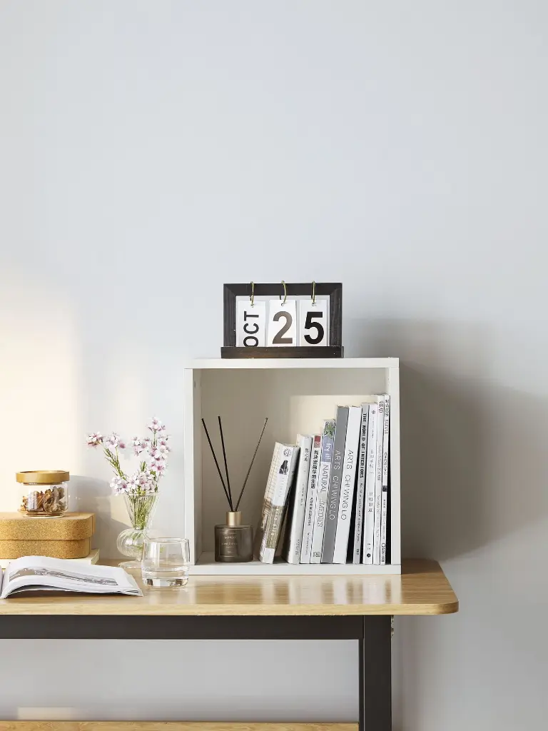 Eada Bookshelf